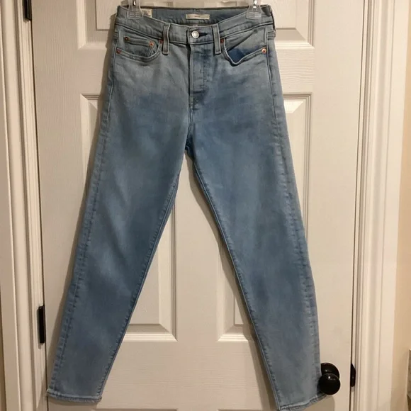 Levi’s Wedgie Fit Light Wash Denim Jeans, Size 26 - Picture 3 of 14